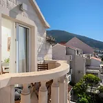 Hektorovic Poolside Lejlighed