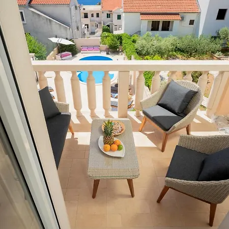 Hektorovic Poolside شقة *