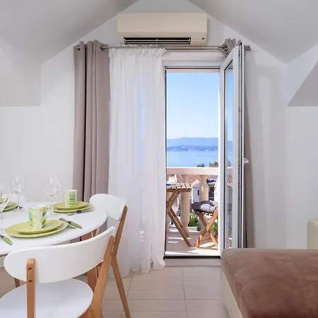 Hektorovic Poolside アパート