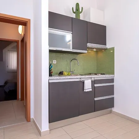 Apartment Hektorovic Poolside