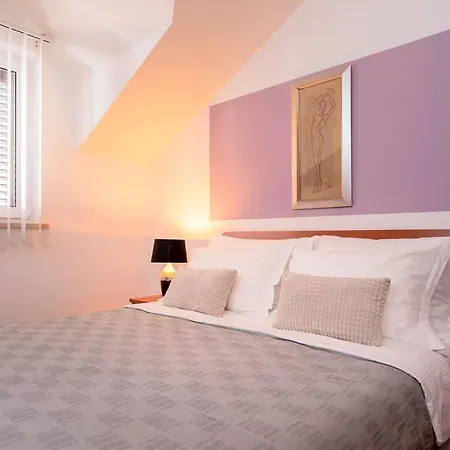 Hektorovic Poolside Apartment *