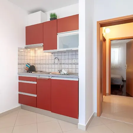 Hektorovic Poolside Apartment Bol