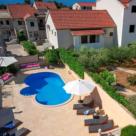 Hektorovic Poolside Apartament