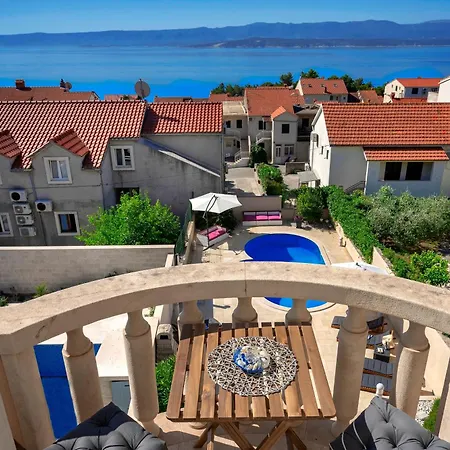 Hektorovic Poolside Apartment *