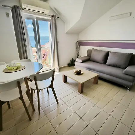 Hektorovic Poolside Apartment *