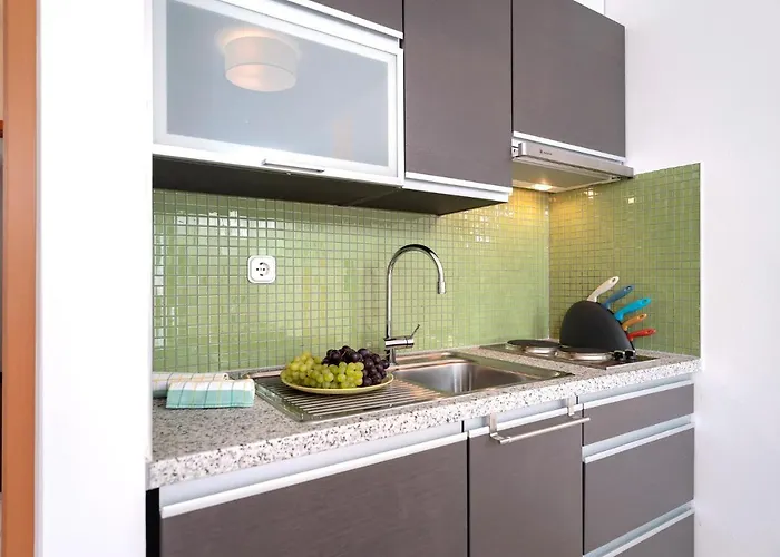 Hektorovic Poolside 아파트 볼