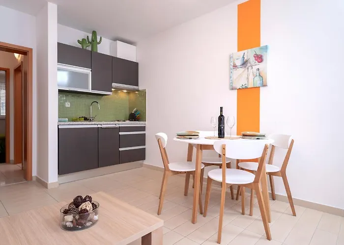 Hektorovic Poolside Apartment