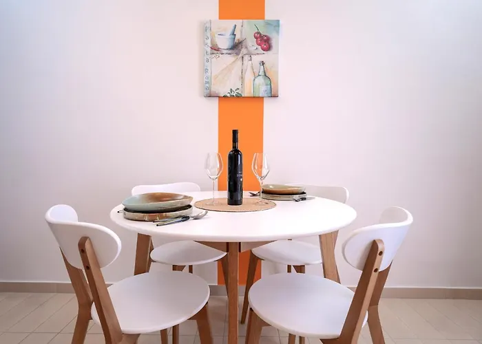 Hektorovic Poolside Apartment Bol