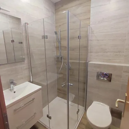 Hektorovic Poolside *