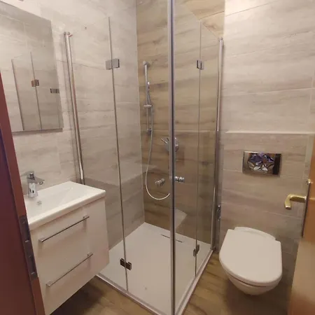 Hektorovic Poolside *